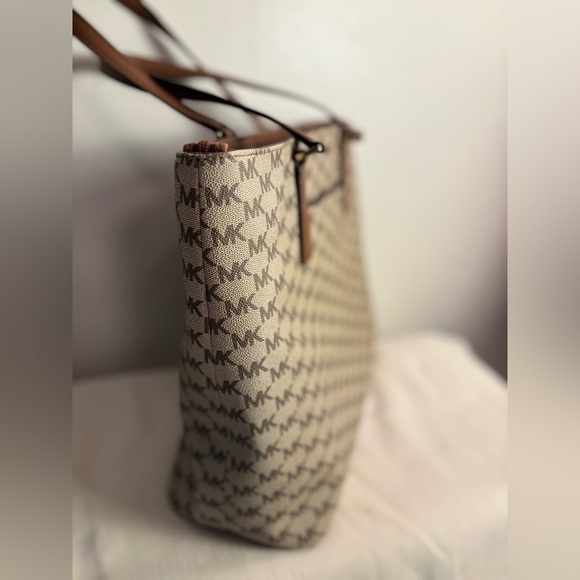 Michael Kors Center Stripe Morgan MD Tote - Picture 9 of 12